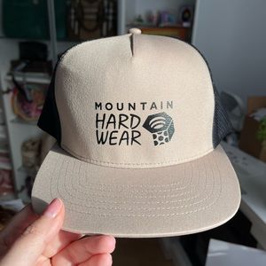 Mountain hardwear trucker hat